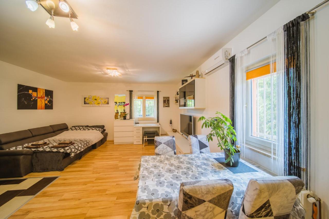 Chiara With Private Pool And Garden