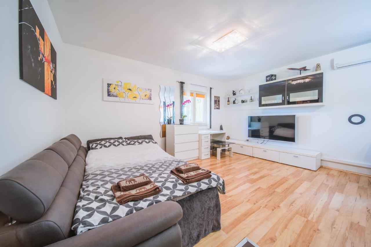 Chiara With Private Pool And Garden Villa Poreč